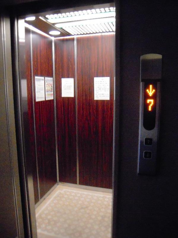 エレベーター内部（別館　1階⇔各階）