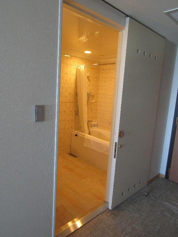 浴室入口（ユニバーサルルーム）