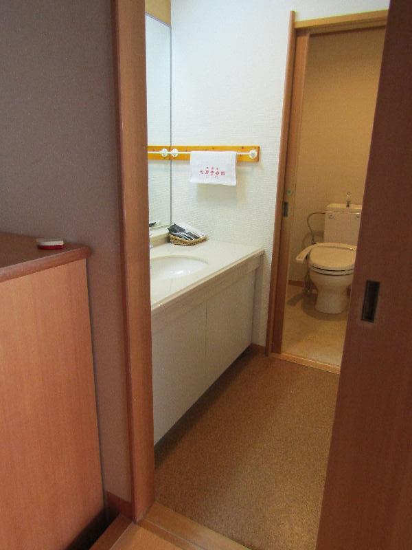 バストイレ入口（一般客室和室）