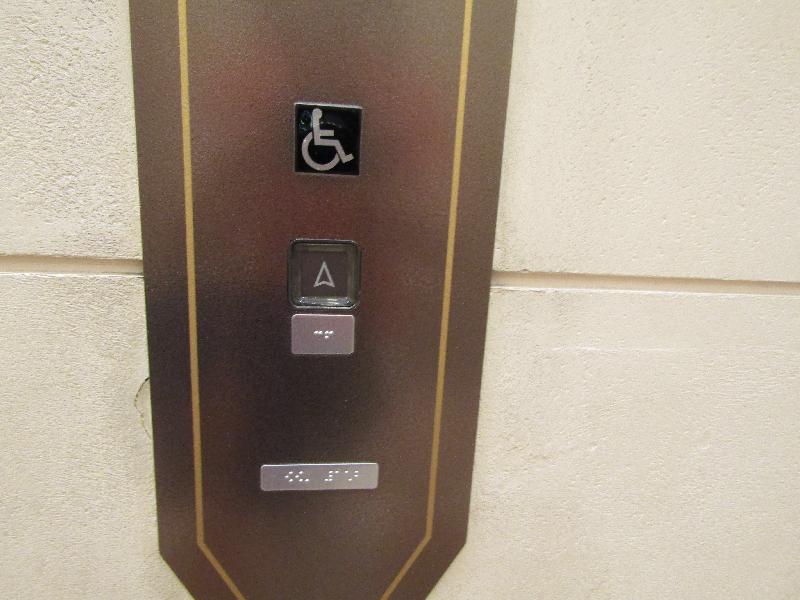 エレベーターボタン外部（1階⇔各階）