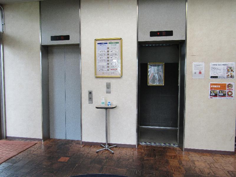 エレベーター入口（1階⇔各階）