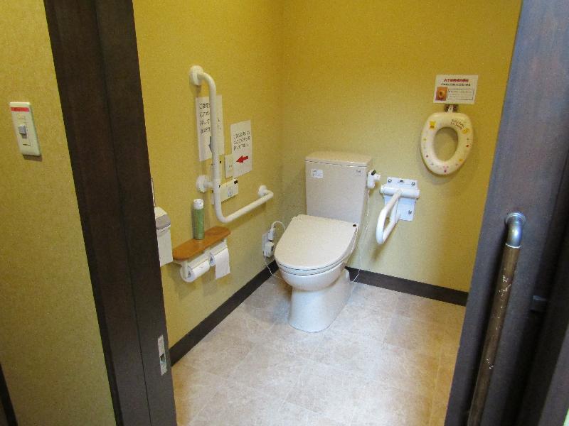多機能トイレ内部②(1階）