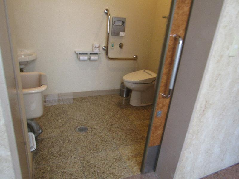 多機能トイレ内部①（2階）