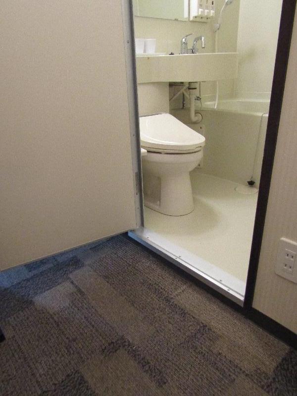 バストイレ入口（一般客室　シングル）