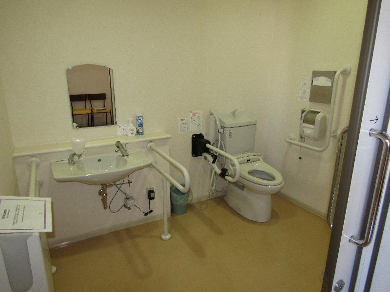 多機能トイレ内部②（2階　フロント奥）
