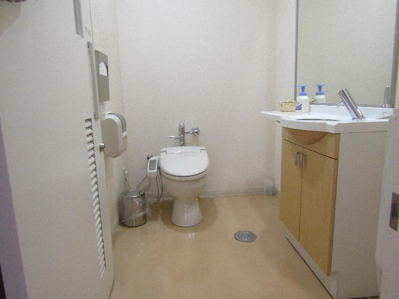 一般トイレ（2階　フロント奥）