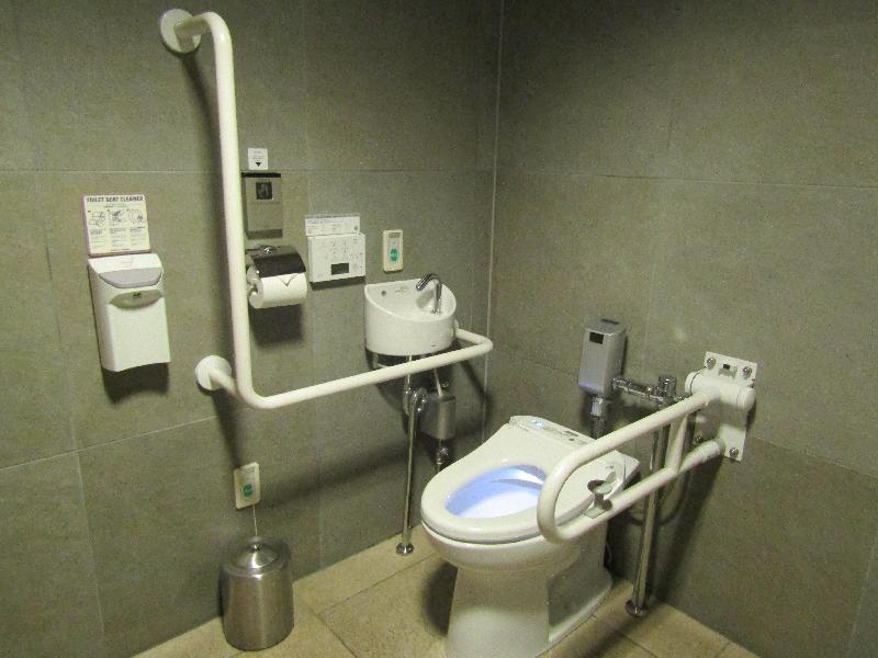 多機能トイレ内部②（1階）