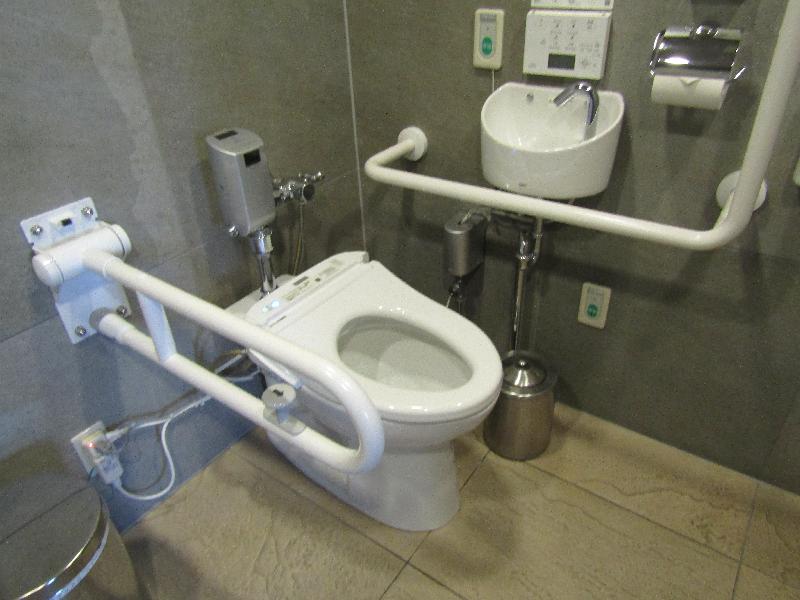 多機能トイレ内部①（2階）