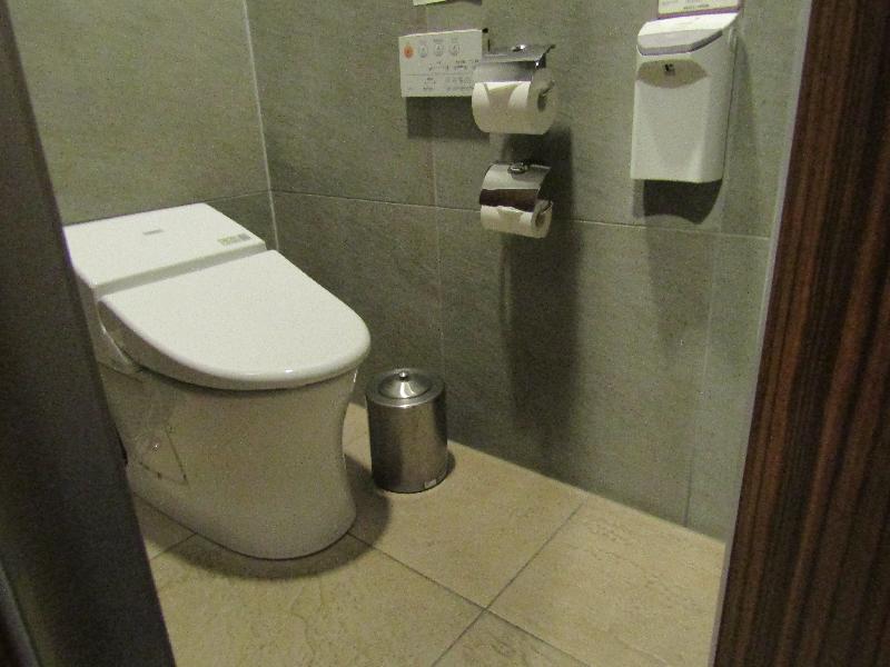 一般トイレ個室内部（2階）