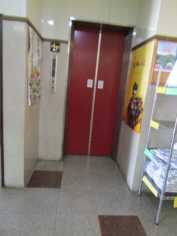 エレベーター入口（1階⇔各階）