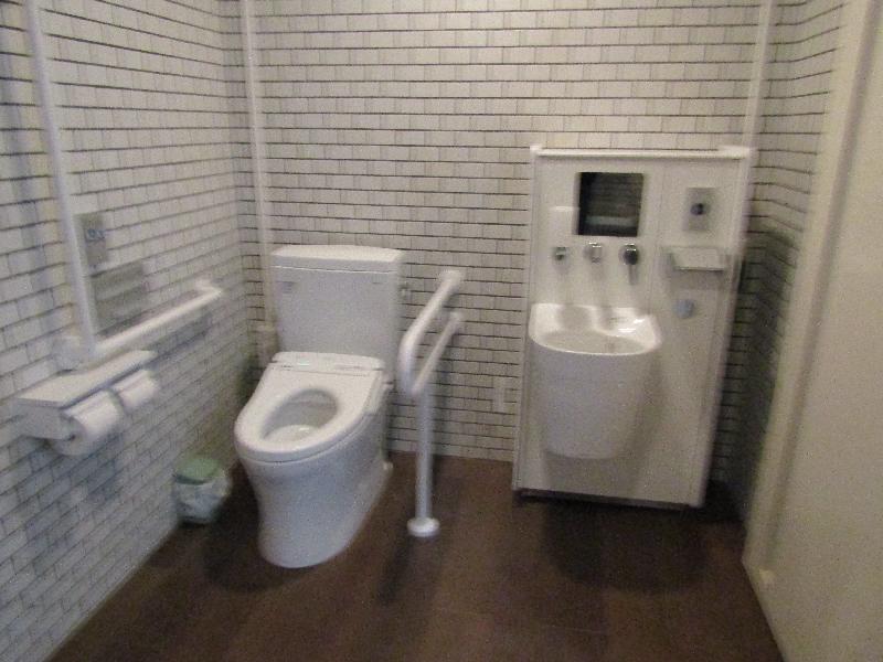 多機能トイレ内部①(1階）