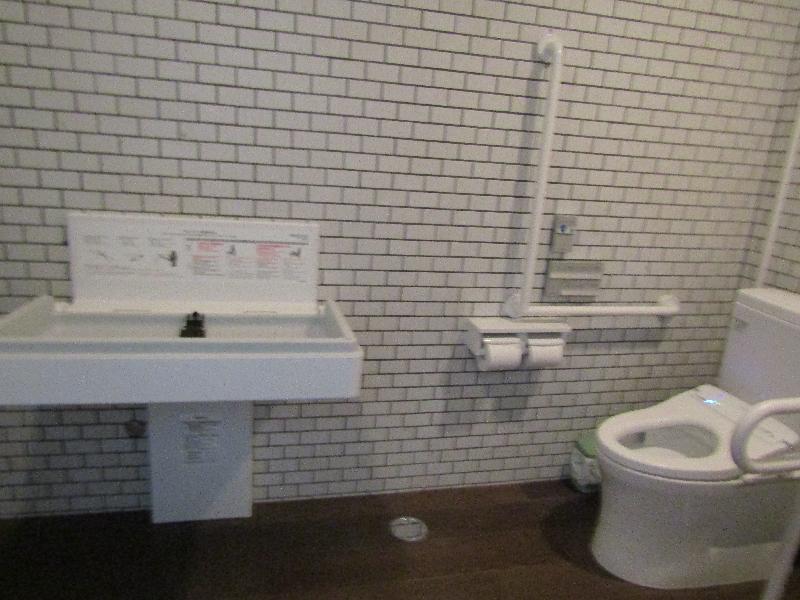 多機能トイレ内部②(1階）