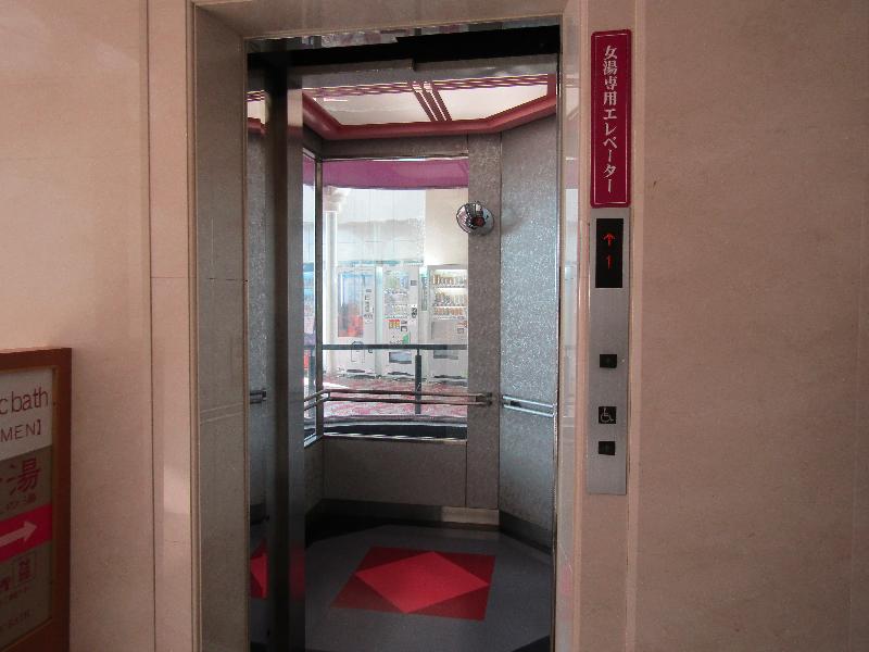 エレベーター内部（1階⇔大浴場）