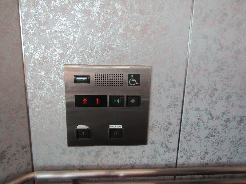 エレベーターボタン（1階⇔大浴場）