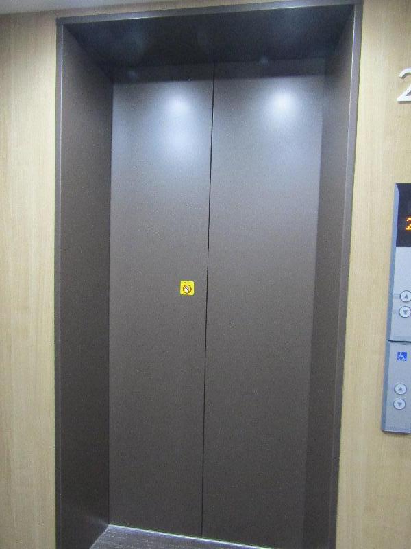 エレベータードア（1階⇔各階）