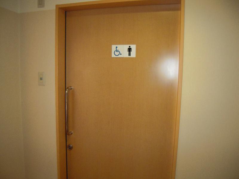 多機能トイレ入口(１階）