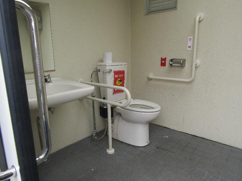 多機能トイレ内部（南口ロータリー）