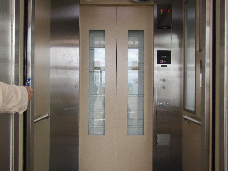 エレベーター内部（南口ロータリー）