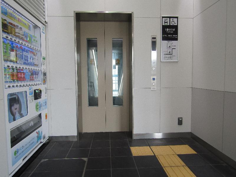 エレベーター内部（ホーム⇔改札内通路）