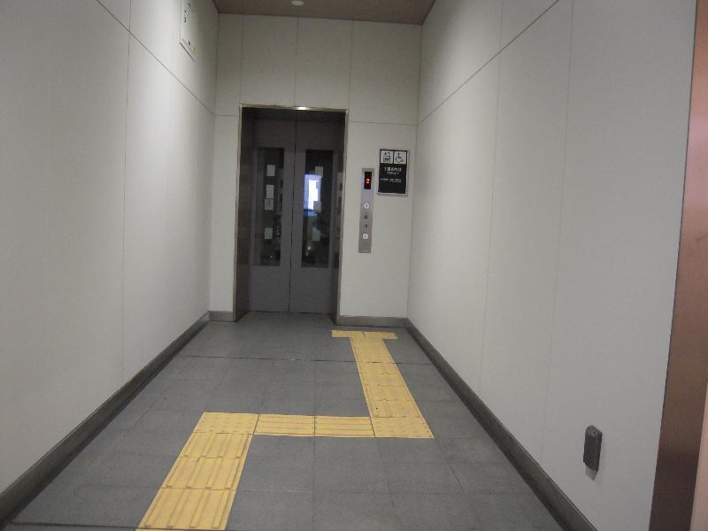 エレベーター入り口（上りホーム）