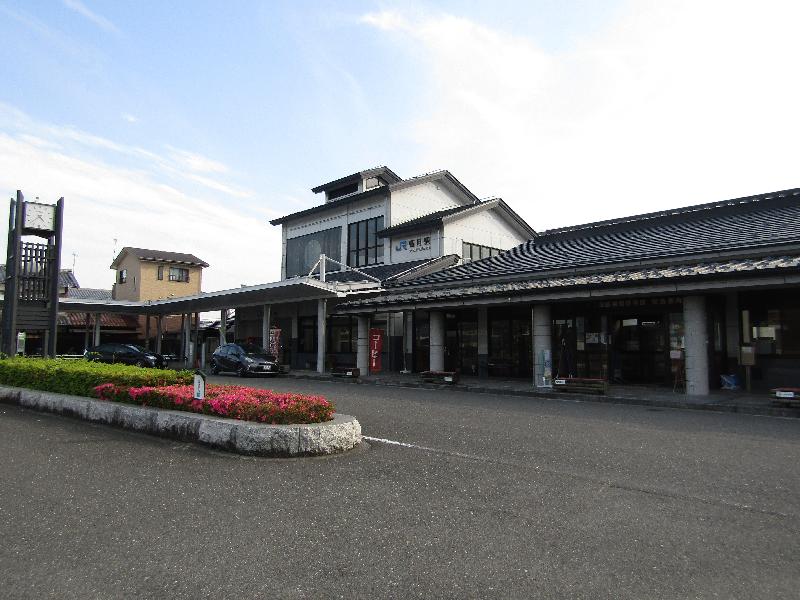 駅舎(東口)