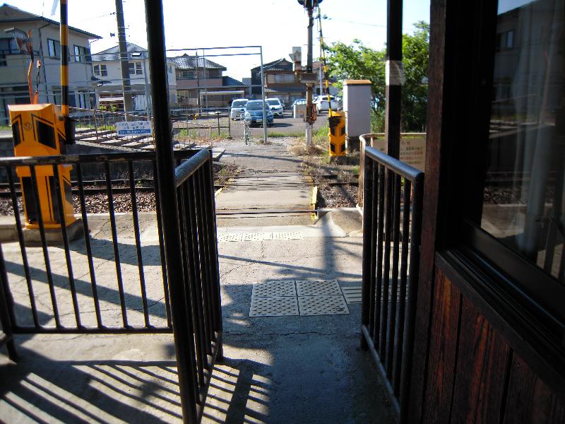 貴生川駅方面ホームへの改札口