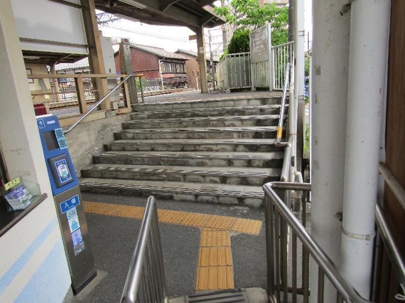 階段（坂本方面ホーム⇔出入口）