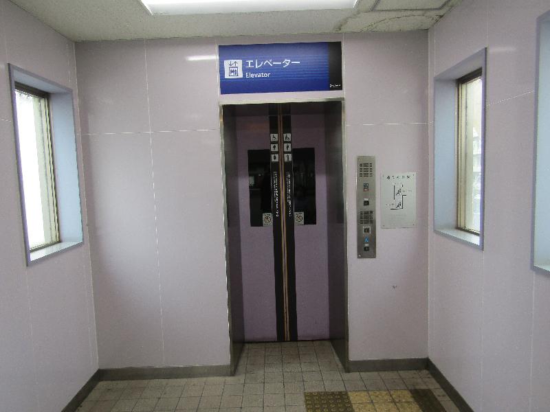 エレベーター入口（改札内⇔ホーム）