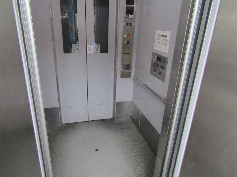 エレベーター内部（改札内⇔ホーム）