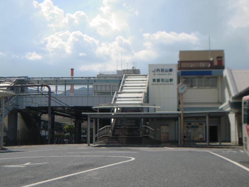 駅舎（京阪石山とJR石山）