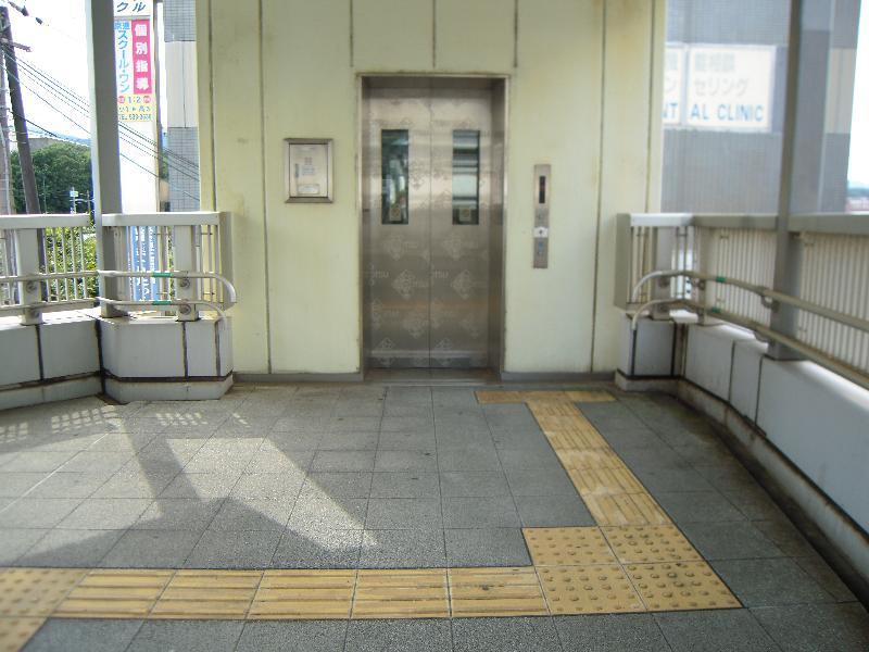エレベーター（1階⇔2階通路）