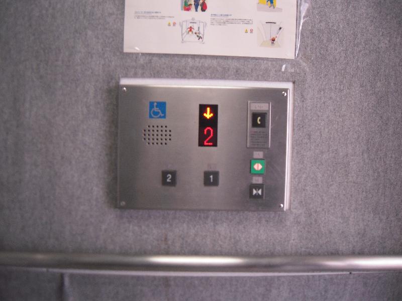 エレベーターボタン（2階通路⇔1階）