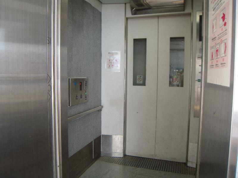 エレベーター内部（改札外⇔南口ロータリー）
