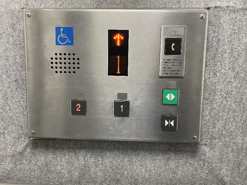 エレベーターボタン（改札外⇔南口ロータリー）