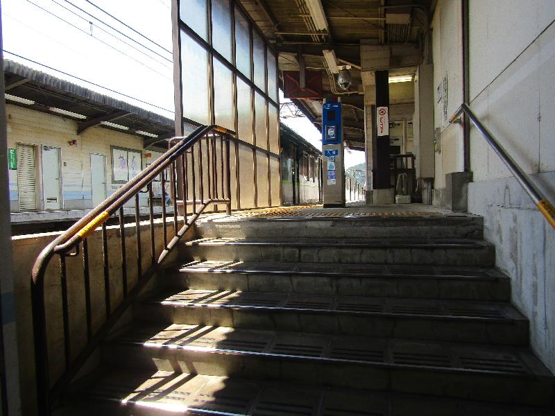 階段（浜大津方面ホーム）