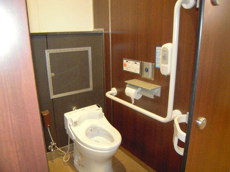一般トイレ（改札内）