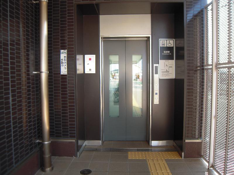 エレベーター入口（1階北口ロータリ―⇔2階改札外）