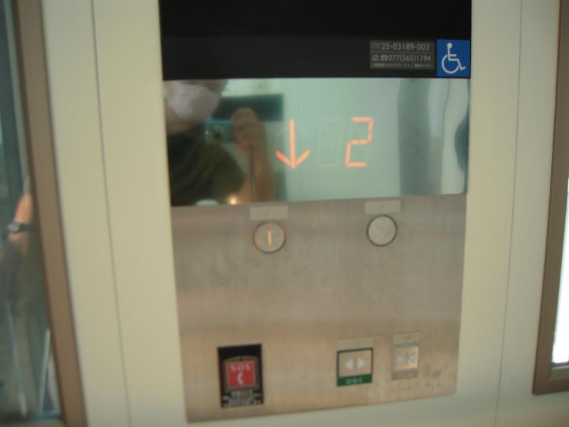 エレベーターボタン（1階北口ロータリ―⇔2階改札外）