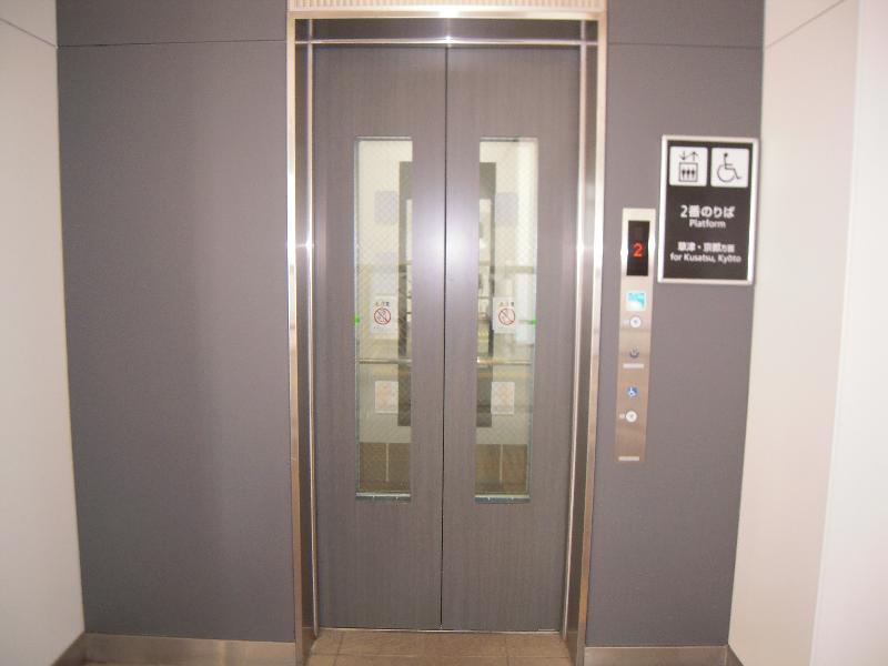 エレベーター入り口（2階改札内⇔ホーム）