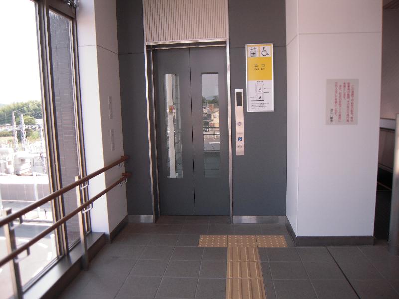 エレベーター入口（南口ロータリー⇔2階改札外）