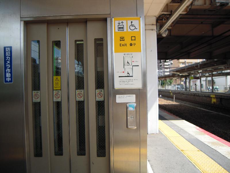 エレベーター入口（ホーム⇔改札内）