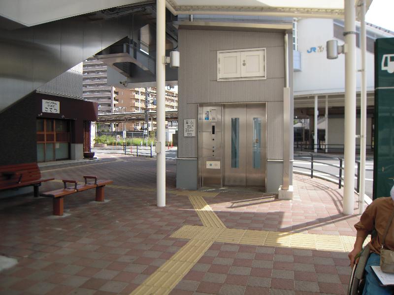 エレベーター入口（北口正面側⇔2階改札外）