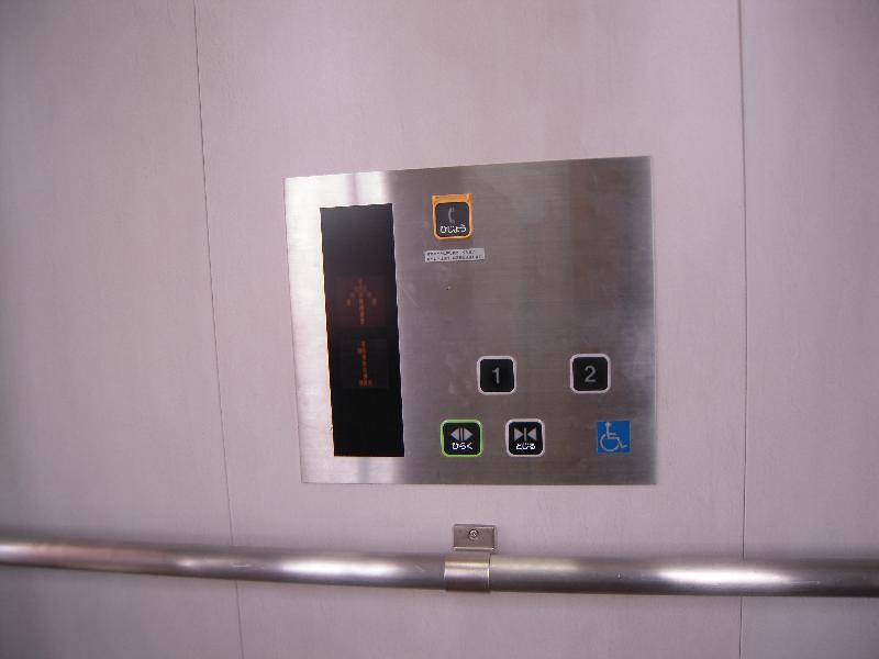 エレベーターボタン（北口正面側⇔2階改札外）