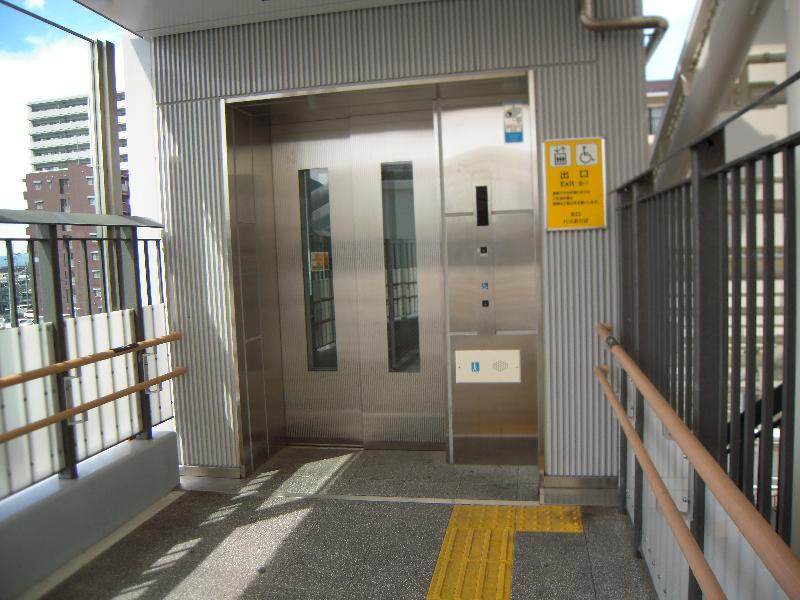 エレベーター入口（2階改札外⇔北口正面側）