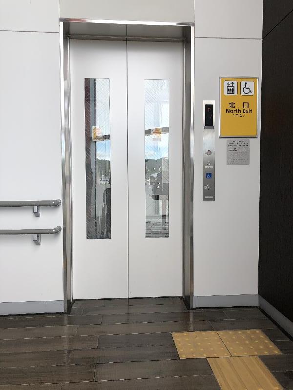 エレベーター入口（2階改札外⇔北口）