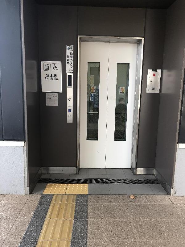 エレベーター入口（南口⇔改札外）