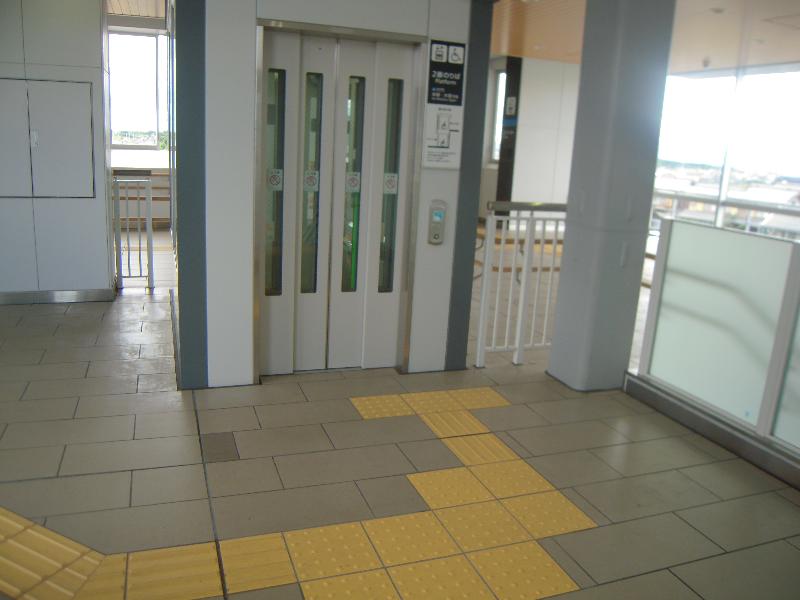 エレベーター入口（2階改札内⇔ホーム）