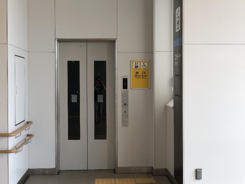 エレベーター入口（西口ロータリー⇔2階改札外）