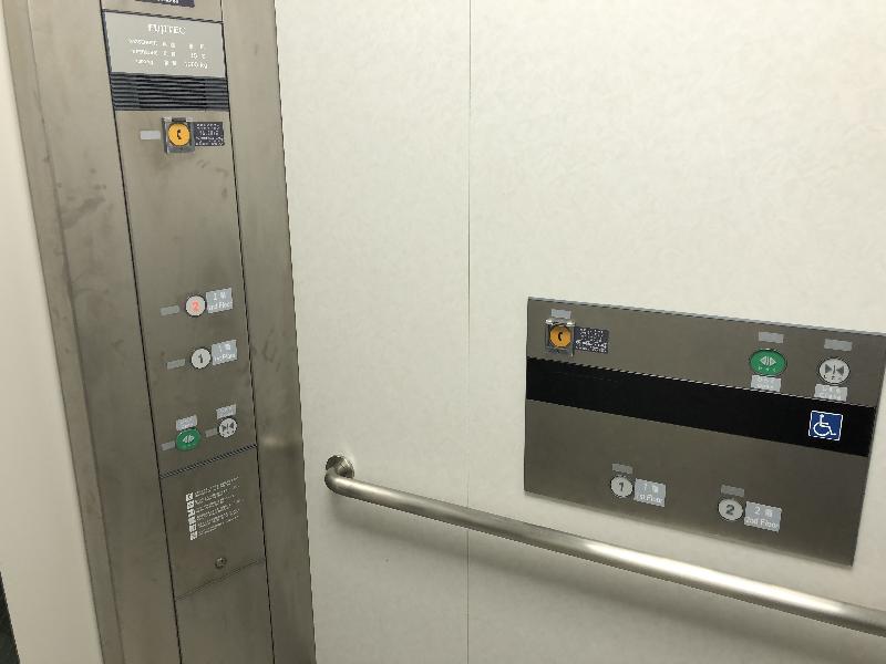 エレベーターボタン（西口ロータリー⇔2階改札外）