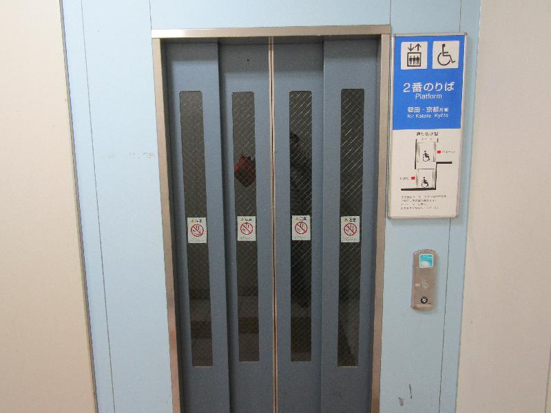 エレベーター入口（改札内⇔ホーム）